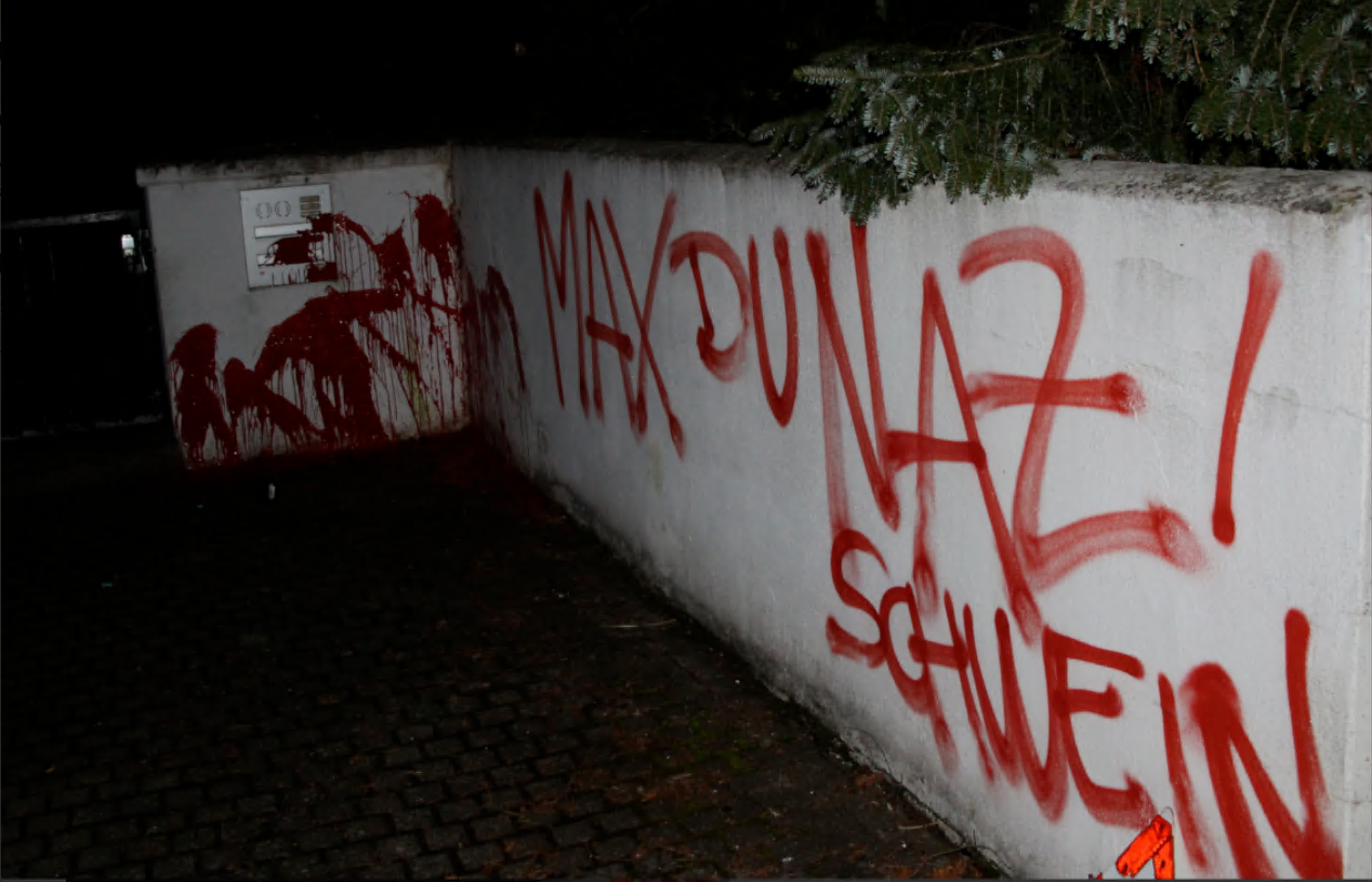 Bild eines Graffitis an einer Mauer. Das Graffiti lautet: 