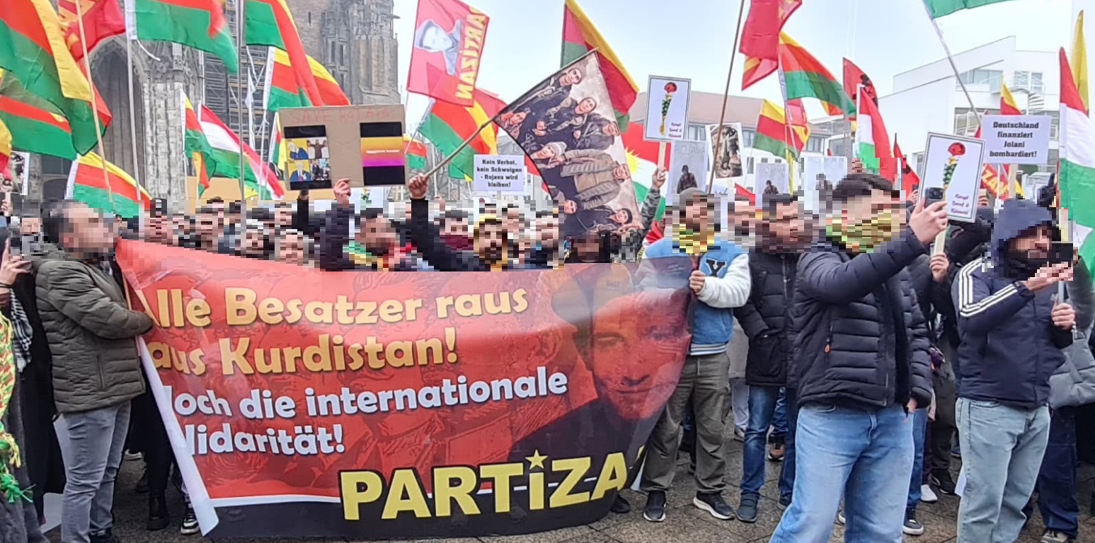 Auf einer Demonstration in Solidarität mit Kurdinnen und Kurden in Syrien im Ja-nuar 2026 in Ulm beteiligten sich Anhängerinnen und Anhänger der TKP-ML mit ei-nem Banner mit der Aufschrift: „Alle Besatzer raus aus Kurdistan! […]“ auf dem ein Bildnis von Kaypakkaya sowie kommunistischen Führern wie Wladimir Lenin und Josef Stalin abgebildet sind. Dies bezeugt die ideologische Prägung der TKP-ML und zeigt die Beteiligung der Organisation am Aktionsfeld des kurdischen Extre-mismus.